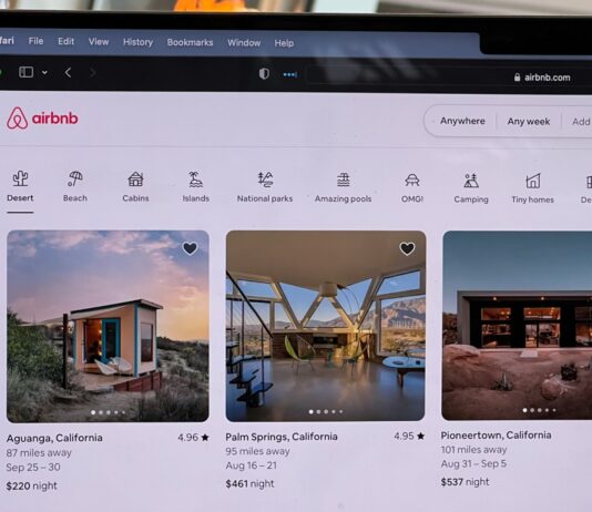 Airbnb pod väčším tlakom: EÚ chce dať mestám nové možnosti, ako zasiahnuť proti krátkodobým prenájmom