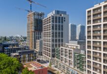 Z priemyselnej zóny vyrástla nová štvrť. Bratislavský Downtown Yards má za sebou dôležitý míľnik